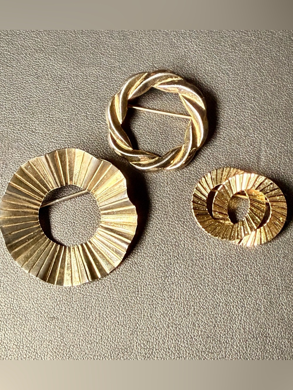 vtg Gold Tone brooch lot